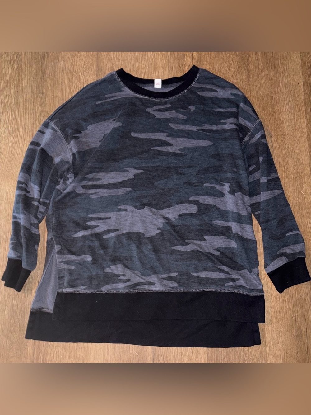 Old Navy Women's Black & Gray Camo Crewneck Pullover